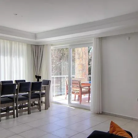 ölüdeniz Ovacıkta 5 Yatak Odalı, 12 Kişilik , Müstakil Havuzlu 2 *