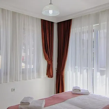 ölüdeniz Ovacıkta 5 Yatak Odalı, 12 Kişilik , Müstakil Havuzlu 2 * Fethiye
