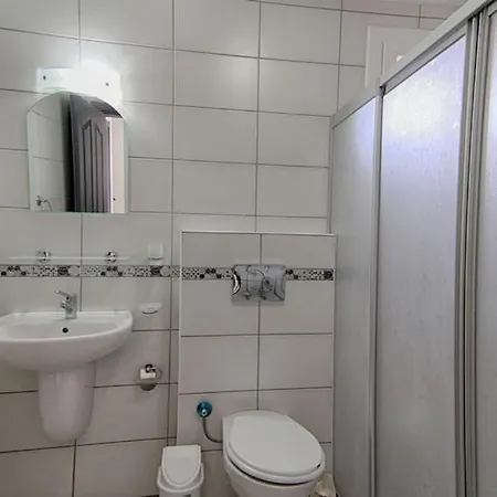 ölüdeniz Ovacıkta 5 Yatak Odalı, 12 Kişilik , Müstakil Havuzlu 2 *