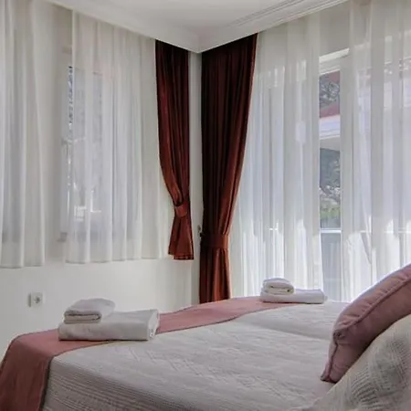 ölüdeniz Ovacıkta 5 Yatak Odalı, 12 Kişilik , Müstakil Havuzlu 2 Villa Fethiye
