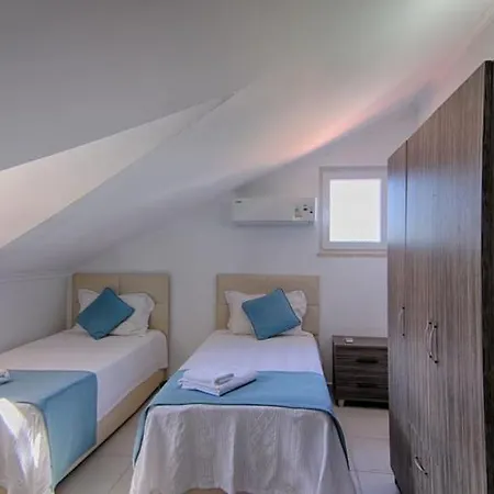 Oludeniz Ovacikta 5 Yatak Odali, 12 Kisilik , Mustakil Havuzlu 2 Villa Fethiye