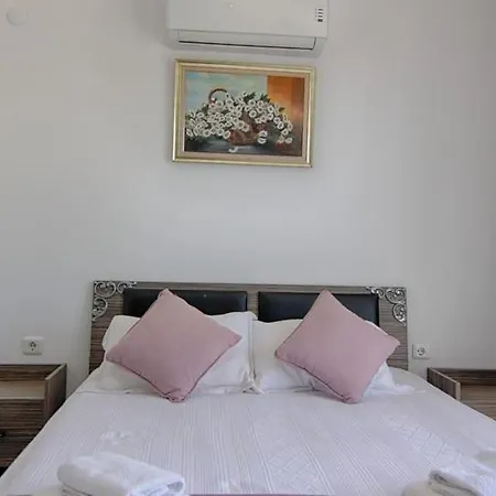 Oludeniz Ovacikta 5 Yatak Odali, 12 Kisilik , Mustakil Havuzlu 2 Fethiye