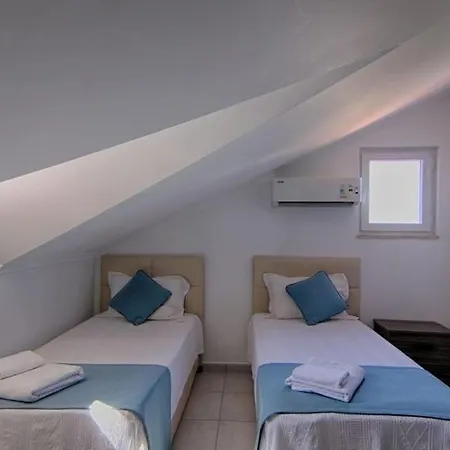 Oludeniz Ovacikta 5 Yatak Odali, 12 Kisilik , Mustakil Havuzlu 2 Villa *