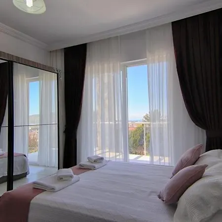 Oludeniz Ovacikta 5 Yatak Odali, 12 Kisilik , Mustakil Havuzlu 2 Fethiye
